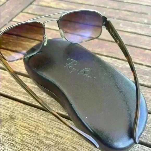 Ray-ban Gradient sunglasses with silver hardware includes case- EUC no scratch - Picture 6 of 11